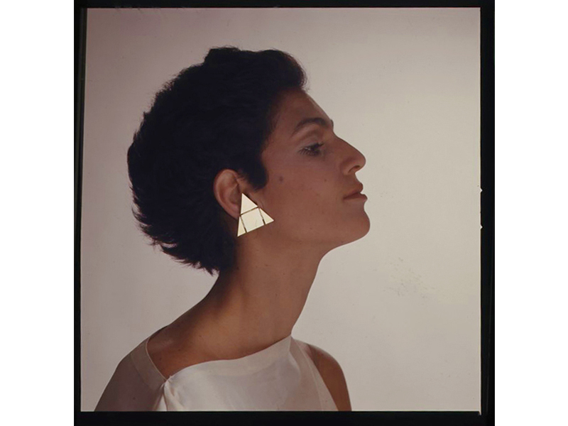 Peter Lobello, PL/1, 1972, earring with folding corners, yellow, white, and rose gold, edition of nine numbered and signed, photo: Antonia Mulas Peter Lobello, PL/1, 1972, earring with folding corners, yellow, white, and rose gold, edition of nine numbered and signed, photo: Antonia Mulas