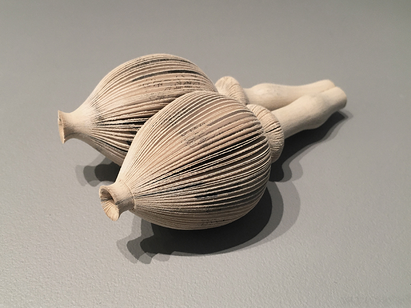 Michihiro Sato, Picnic, 2020, brooch, paper, silver, stainless steel, cashew paint, 105 x 65 x 35 mm, photo: Four