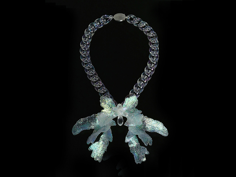 Carina Shoshtary, Aurora Borealis, 2020, necklace, polylactic acid, glass, acrylic, silver, photo: artist
