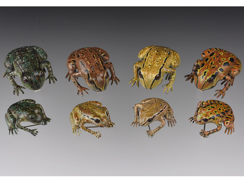 Tania Patterson, Hochstetter/Hamilton/Maud Island/Archey Frogs, 2020, brooches, bronze, enamel paint, large 38 x 31 x 13 mm, sma