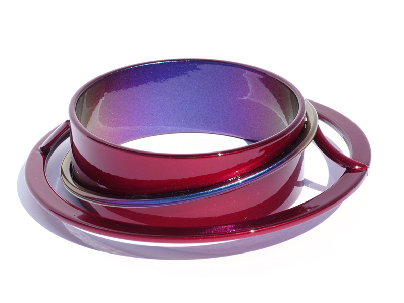 Rachelle Thiewes, Heat, 2012, bracelet, steel, silver, auto paint, photo courtesy of Gallery Loupe Rachelle Thiewes, Heat