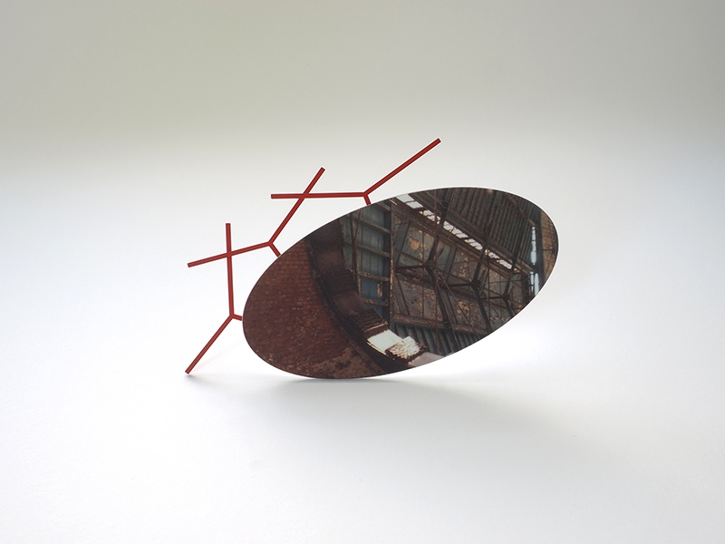 Margit Hart, Gent I, 2010, brooch, photo on dibond, silver, paint, 170 x 95 x 7 mm, photo: Fritz Maierhofer Margit Hart, Gent I