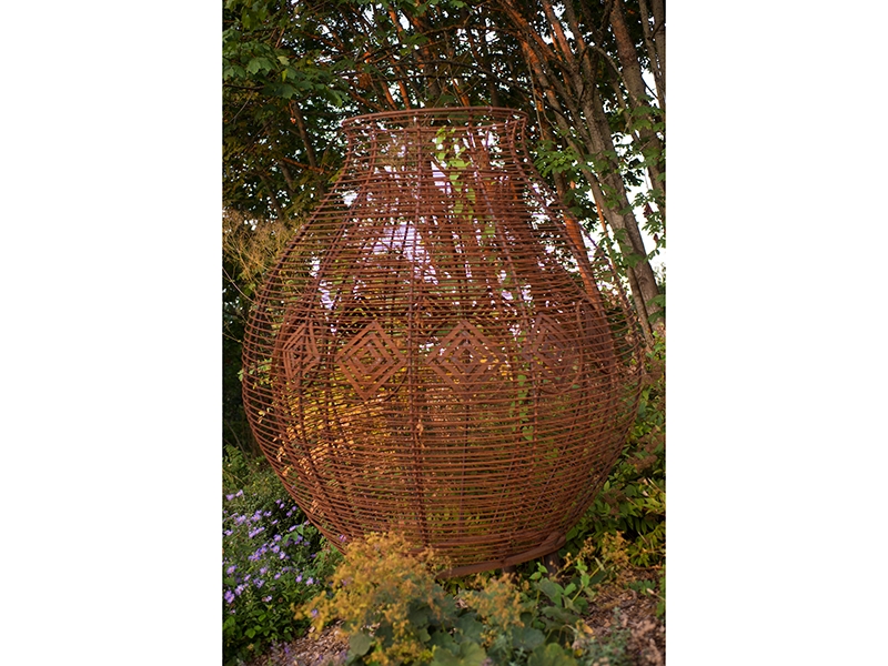 Christine Clark, Give, 2016, public art, steel, approx. dimensions of each between 2.4–3 x 1.2–1.8 x 1.2–1.8 m, photo: Nick Felkey Christine Clark, Give
