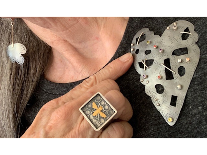 Kathy Oxford, My Iron Heart, 2018, steel, CZs, sterling silver, argentium, photo courtesy of the artist Kathy Oxford, My Iron Heart