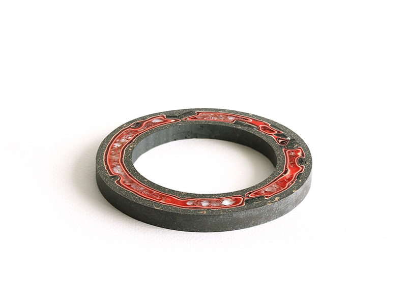 Marion Delarue, Agate Bracelet, 2012, porcelain, glass, glaze, chamotte, 102 x 102 x 6 mm, photo: artist Marion Delarue, Agate Bracelet