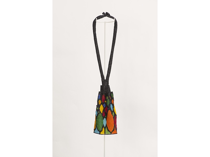 Daniel Kruger, Necklace, 2018, glass beads, photo: Thilo Härdtlein Daniel Kruger, Necklace, 2018