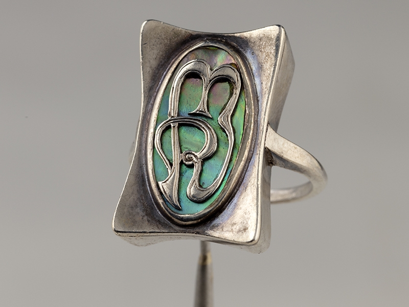 Bill Reid, Ring, circa 1948, silver, abalone, approximately 20 mm inside diameter, private collection, photo: Kenji Nagai, copyright Bill Reid Estate - thanks to Dr. Martine J. Reid, President, Bill Reid Estate Bill Reid, Ring