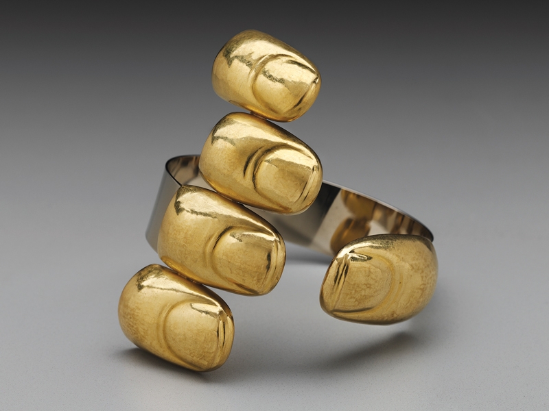 Bruno Martinazzi, Goldfinger, 1969, cuff bracelet, 20-karat gold, 18-karat white gold, width: 65 mm, Museum of Fine Arts, Boston, Farago Collection, photo: Museum of Fine Arts Boston