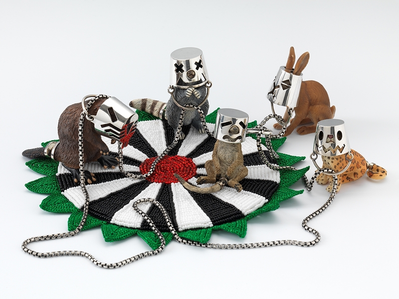 Felieke van der Leest, Incognitos Anonymous, 2011, necklace and object, silver, glass beads, textile, leather, plastic, width 168 mm, height 50 mm, CODA, Apeldoorn, Ronald Kuipers donation, photo: Nasjonalmuseet / Frode Larsen