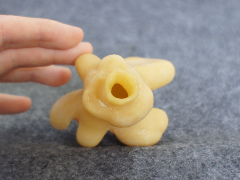 Benjamin Woods, Beeswax flute no. 1, 2017, cast beeswax, 2017, photo courtesy of the artist Benjamin Woods, Beeswax flute no. 1