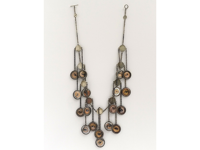 Daniel Kruger, Eyes, 2018, neckpiece, silver, mirrored glass, photographs, individual disc 21 x 21 x 4 mm, photo: artist Daniel Kruger, Eyes
