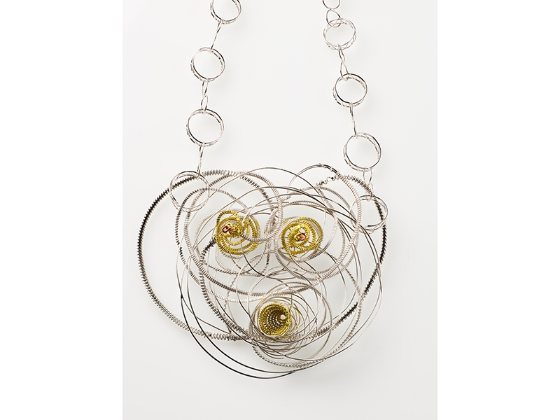 Robert Baines, Perception 3, 2018, neckpiece, silver, electroplate, lacquer, 145 x 160 x 32 mm (with chain 364 mm), photo courtesy of Gallery Loupe Robert Baines, Perception 3
