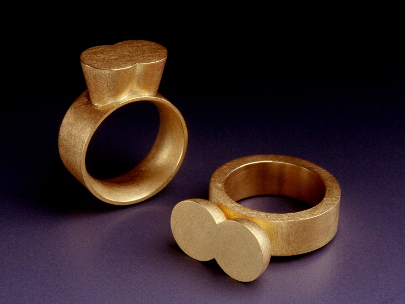Noam Elyashiv, Signet Rings, 2000, 18-karat gold hollow fabrication, photo: Marty Doyle Noam Elyashiv, Signet Rings, 2000