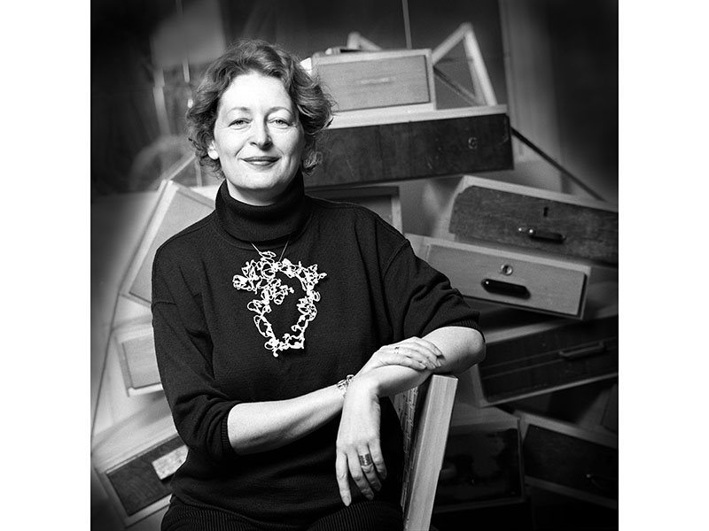 Marjan Unger wearing Sketch for Sleeping Beauty II necklace, by Robert Smit, photo: Michael Ferron, Rijksmuseum Amsterdam, 1991 Marjan Unger wearing Sketch for Sleeping Beauty II necklace