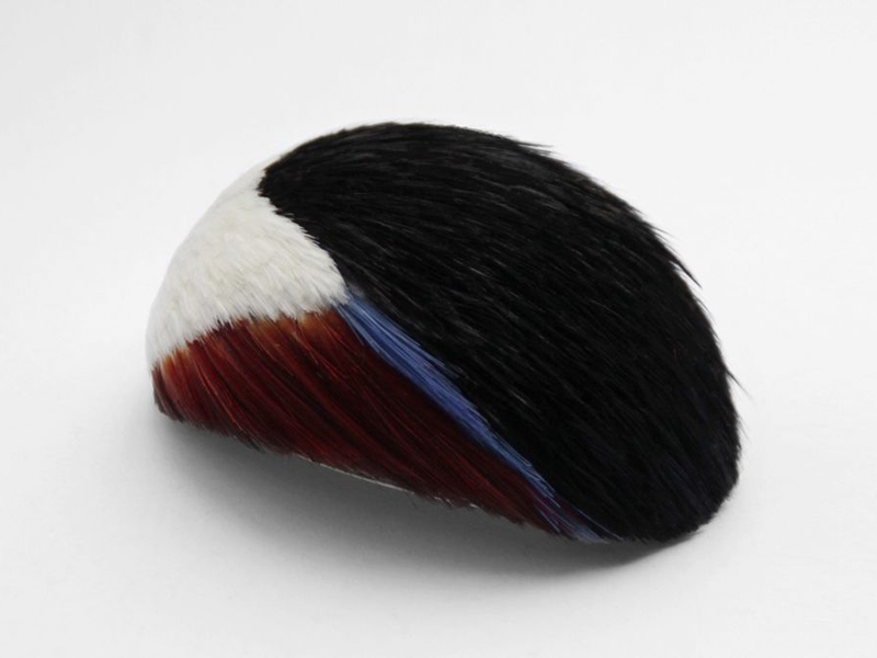 Marion Delarue, Parrot Devotees Number 4, 2017, shoulder brooch, natural feathers from geese, pheasants, guinea fowl, and roosters, rice paper pulp, silver, steel wire, 75 x 50 x 35 mm, photo courtesy Françoise van den Bosch Foundation Marion Delarue, Parrot Devotees Number 4