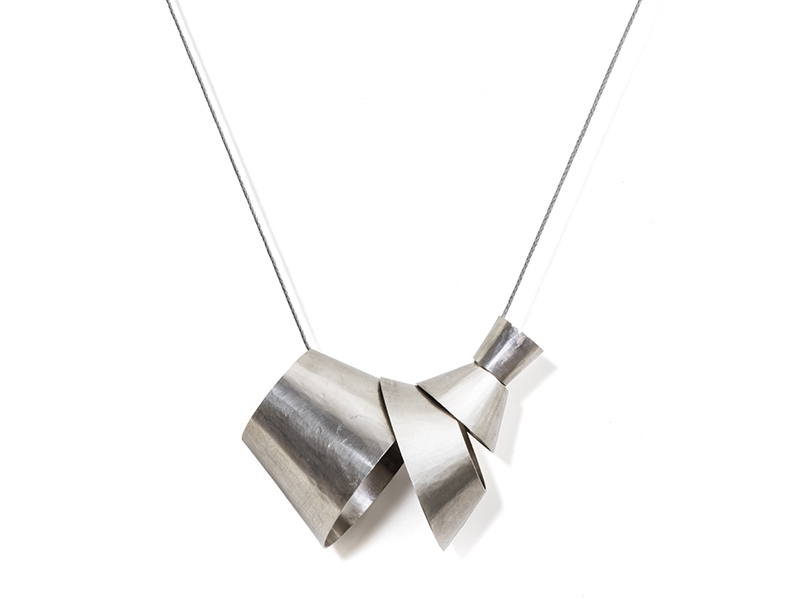 Jing Yang, I Am Not a Vase, 2015, necklace, silver, 6 x 4 cm, string 76 cm, photo: Guri Dahl Jing Yang, I Am Not a Vase