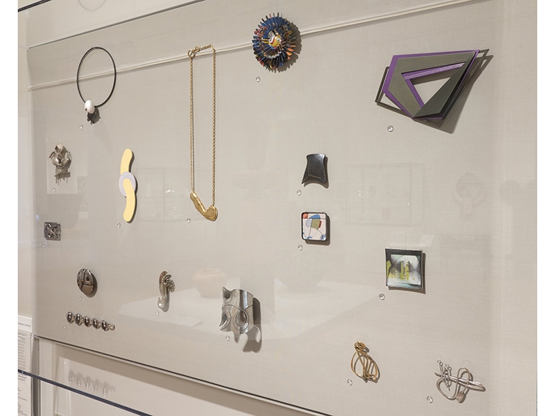 View of the installation of American studio jewelry from the promised gift of Toni Wolf Greenbaum, in the modern and contemporary art and design galleries, Yale University Art Gallery, photo: Yale University Art Gallery View of the installation of American studio jewelry from the promised gift of Toni Wolf Greenbaum