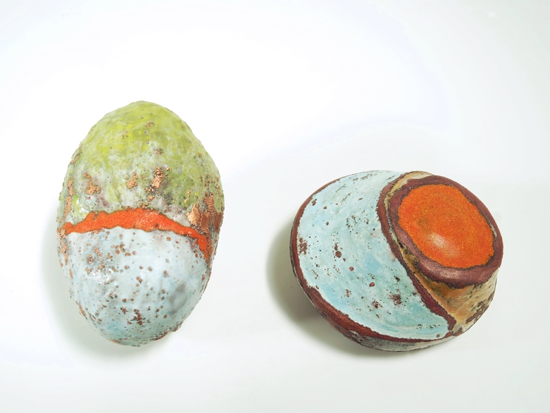 Deborah Lozier, left: New Growth 3; right: Orange Nubbin, 2014, brooches, enamel on electroformed copper mesh and wax, left: 57 x 41 x 44 mm; right: 54 x 51 x 30 mm, photo: artist Deborah Lozier, left: New Growth 3