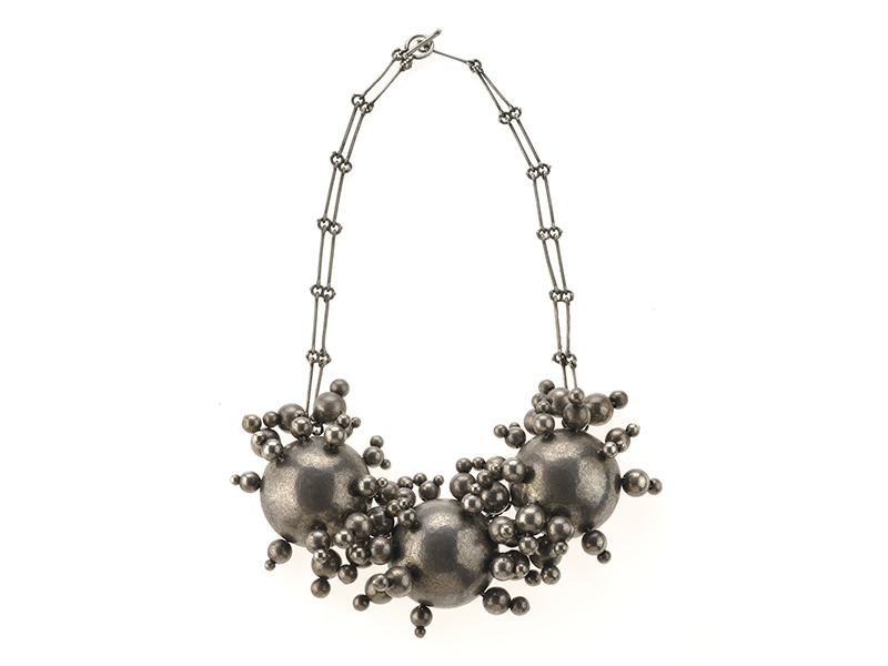 Daniel Kruger, Necklace, 2005, silver, collection of Susan Beech, photo: John White Daniel Kruger, Necklace, 2005
