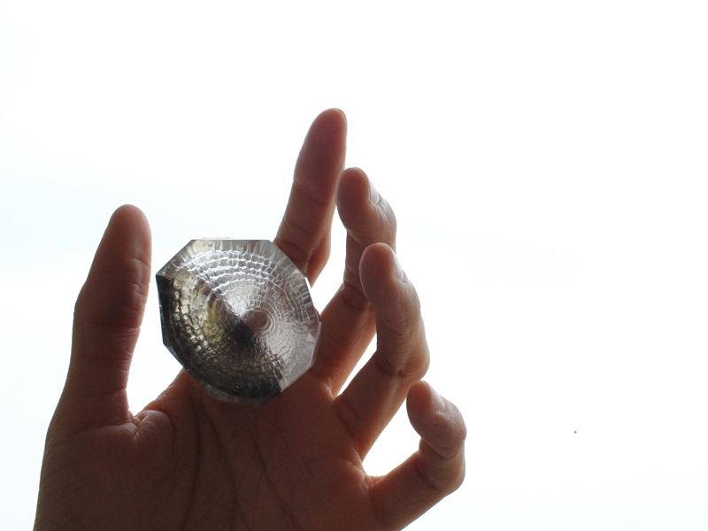 Jeong Hwa Lee, Trace of 1 Carat, 2017, ring, 40 x 45 x 40 mm, photo: artist Jeong Hwa Lee, Trace of 1 Carat