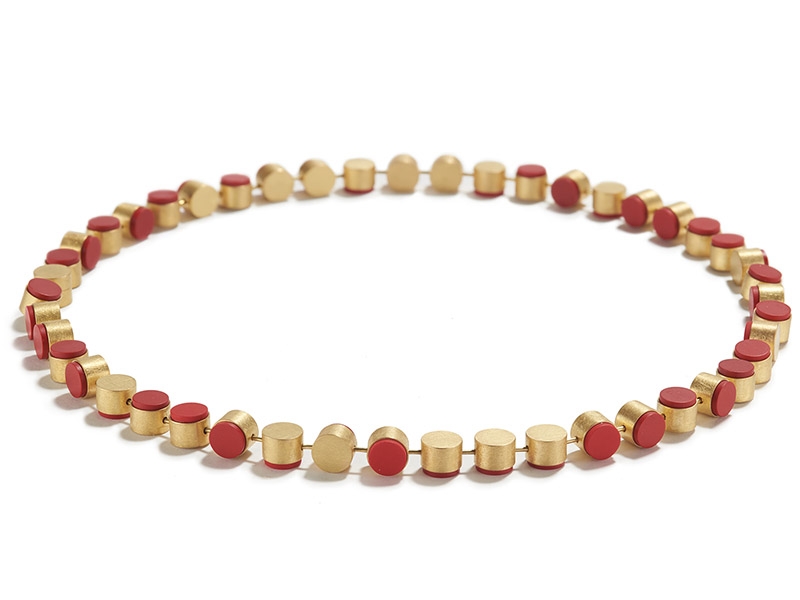 Batho Gündra, Golden Coral Necklace, 2019, 18-karat yellow gold, coral, 476 x 8 mm, photo: Patina Gallery Batho Gündra, Golden Coral Necklace