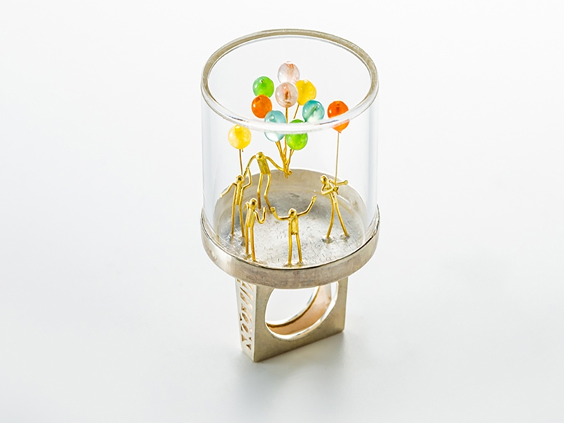 Asagi Maeda, Balloon Ring, 2017, sterling silver, 18-karat gold, acrylic, semiprecious stone beads, US size 5 1/4, 36 x 36 x 60 mm, photo: Koichiro Shiiki Asagi Maeda, Balloon Ring