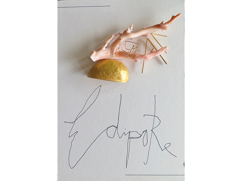 Manfred Bischoff, Edipo Re, 2012, fine gold, Hawaiian coral with drawing, drawing 210 x 292 mm, brooch 120 x 120 mm, photo courtesy of Rotasa Foundation Manfred Bischoff, Edipo Re