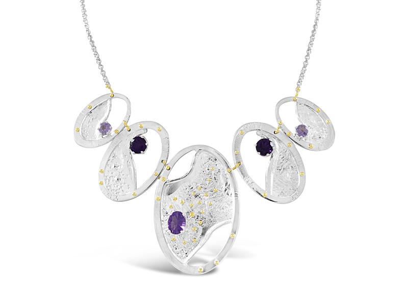Kristen Baird, Boulder Necklace, 2017, sterling silver, 18-karat yellow gold, amethyst (Brazil, African, pink), 70 x 100 mm, photo: artist Kristen Baird, Boulder Necklace