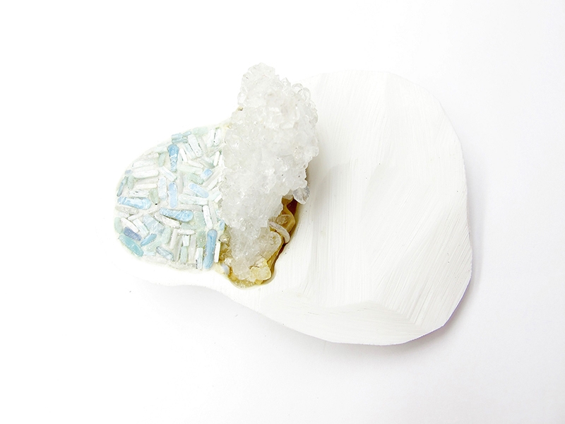 Isabelle Carpentier, White Corian, 2017, brooch, Corian, glass paste, rock crystal, 30 x 15 mm, photo: Icatelier Isabelle Carpentier, White Corian