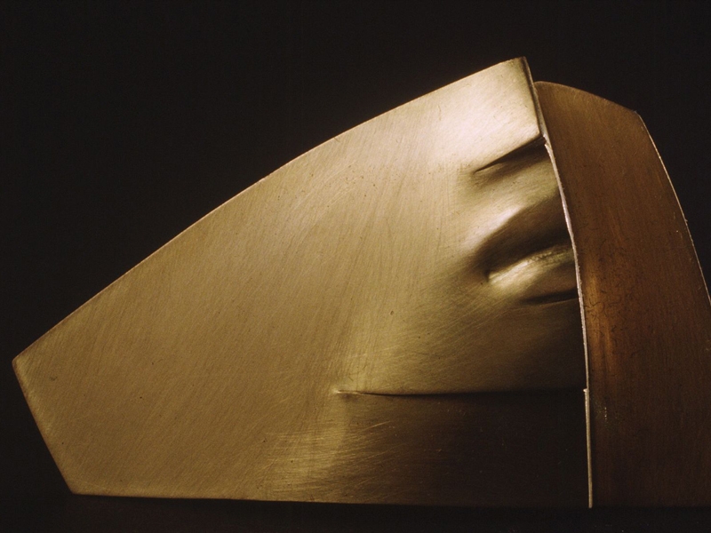 Bruno Martinazzi, Angel, 2005, brooch, 70 x 50 mm, photo: artist Bruno Martinazzi, Angel
