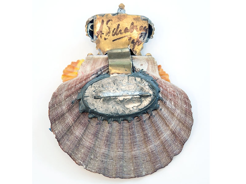 Alexander Schabracq, Untitled, 1996, brooch, shell, plastic, photo: CODA Alexander Schabracq, Untitled