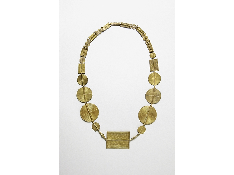 Baule, traditional necklace, first half 20th century, cast gold, 345 x 190 mm, Die Neue Sammlung