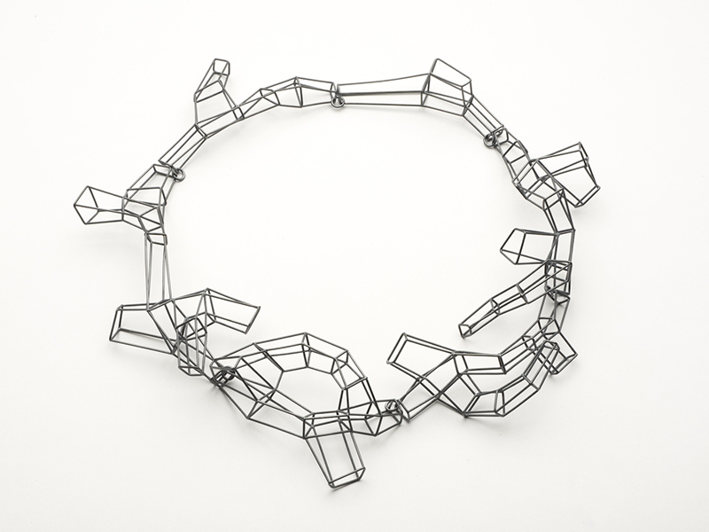 Carlier Makigawa, Untitled, 2017, necklace, oxidized sterling silver, 300 mm diameter, photo: Fred Koch Carlier Makigawa, Untitled