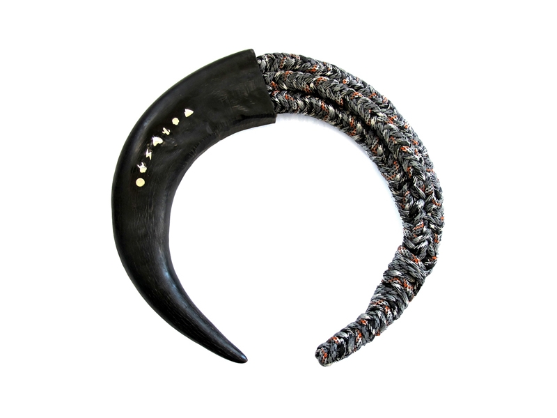 Steven Gordon Holman, Crescent Neckpiece, 2017, buffalo horn, nylon paracord, silver, 250 x 280 x 50 mm, photo: artist Steven Gordon Holman, Crescent Neckpiece