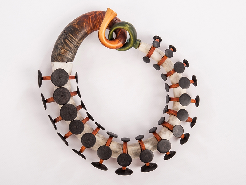 Liv Blåvarp, Octopus, 2016, necklace, stained birch, stained Norway maple, reindeer horn, stained juniper, brass discs, polyester cords, 250 mm in diameter, photo: Per-Erik Beck Bjørnback Liv Blåvarp, Octopus, 2016