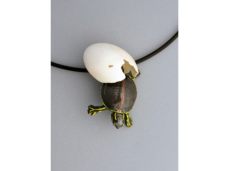 David C. Freda, Study of a Young Southern Painted Turtle, circa 1985, pendant: sterling silver, paint, 55 x 30 x 20 mm; neckring: steel, neoprene rubber, 140 mm diameter, photo: artist David C. Freda, Study of a Young Southern Painted Turtle