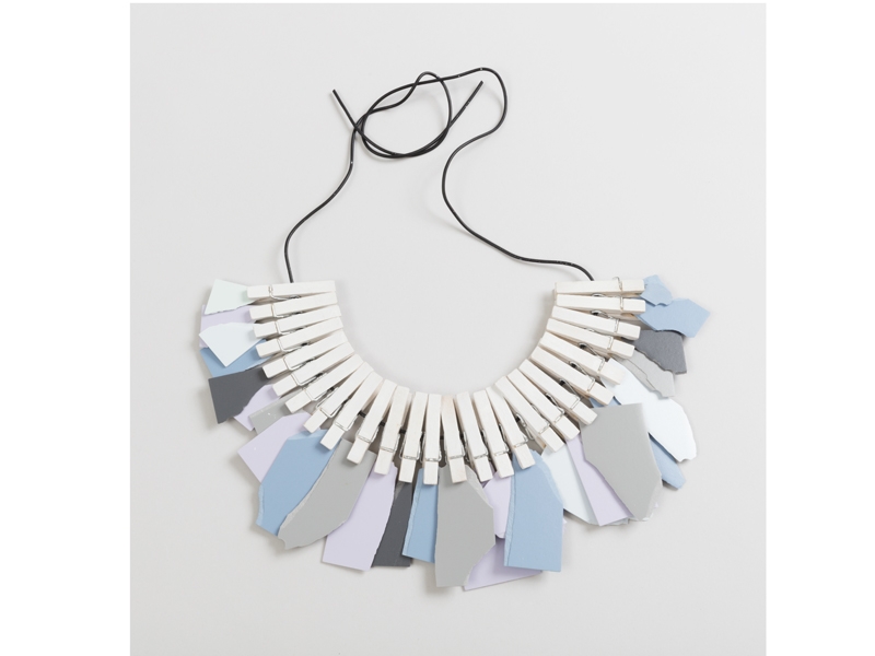 Robert Ebendorf, ColorCore Personal Adornment Necklace, 1983, ColorCore Formica fragments, clothespins (painted wood, metal), cord, 363 x 264 x 13 mm, photo courtesy of Cooper Hewitt, Smithsonian Design Museum Robert Ebendorf, ColorCore Personal Adornment Necklace