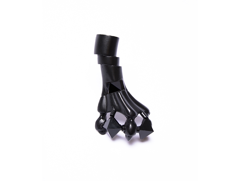 Annika Pettersson, Enchantmen, 2015, wood, stainer, obsidian and iron thread, 15 x 10 x 4 cm, photo: Annika Pettersson Annika Pettersson, Enchantmen