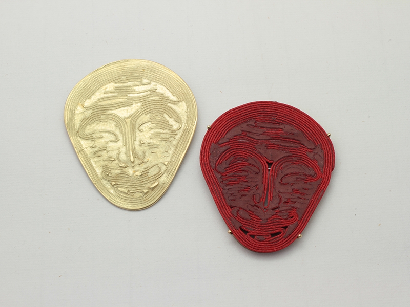 Esther Brinkmann, Red Face and Double, 2008, brooch, gold, resin, thread, photo courtesy of Galerie Annick Zufferey Esther Brinkmann, Red Face and Double