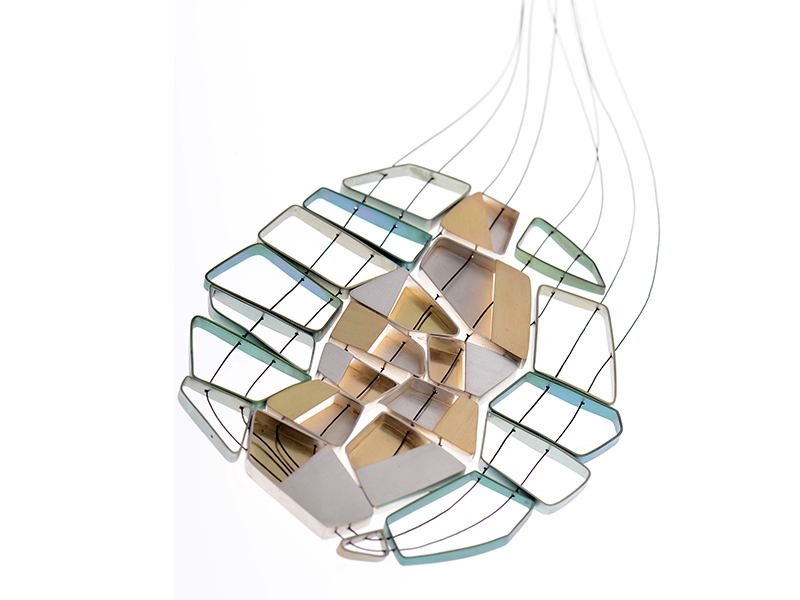 Florence Croisier, Tisser des Liens, 2016, necklace, titanium, 18-karat yellow gold, sterling silver, 80 x 75 x 4 mm, photo: Michel Gantner Florence Croisier, Tisser des Liens, 2016