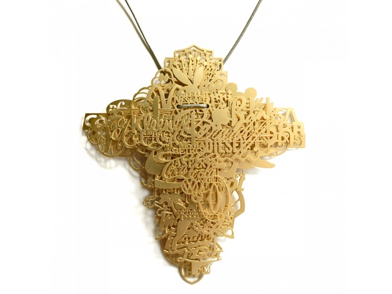 Frank Tjepkema, Bling-Bling, 2003, pendant, gold-plated steel, photo courtesy of Katia Rabey Frank Tjepkema, Bling-Bling