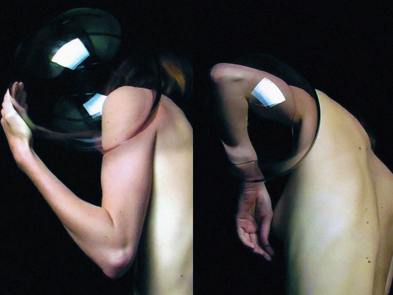 Naomi Filmer, Shoulder Ball Lense, 2007, glass, photo courtesy of Katia Rabey Naomi Filmer, Shoulder Ball Lense