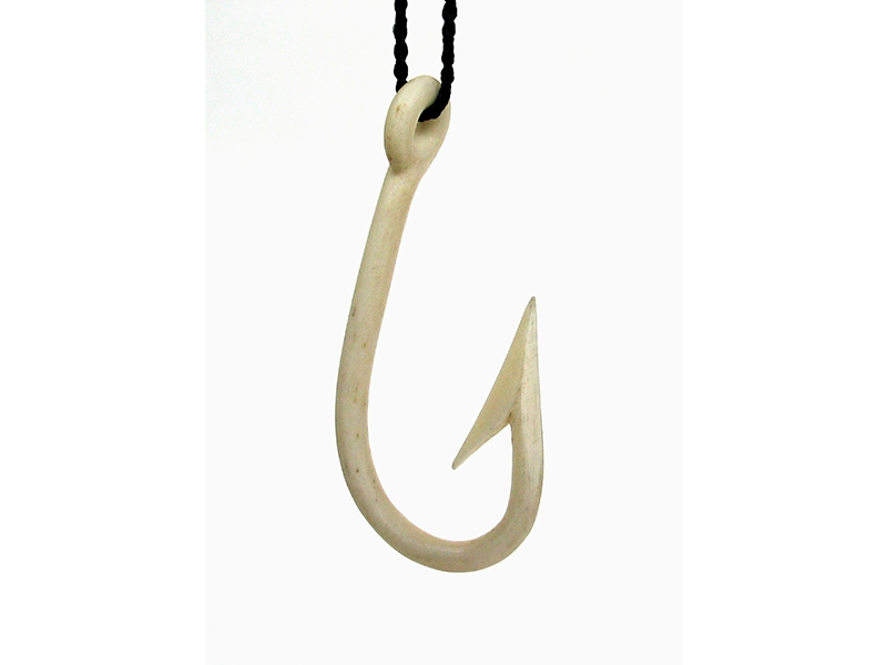 Warwick Freeman, Hook, 1993, bone, 73 mm long, photo courtesy of Rotasa Foundation Warwick Freeman, Hook
