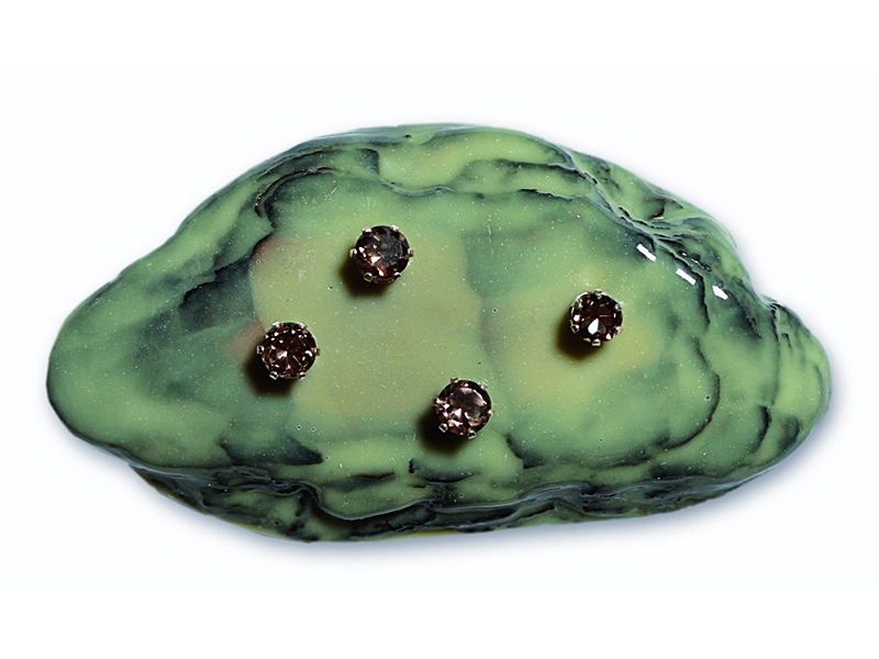 Margit Jäschke, Untitled, 2015, brooch, silver, wood, epoxy, quartz, 110 x 60 x 25 mm, photo courtesy of Gallery Loupe Margit Jäschke, Untitled