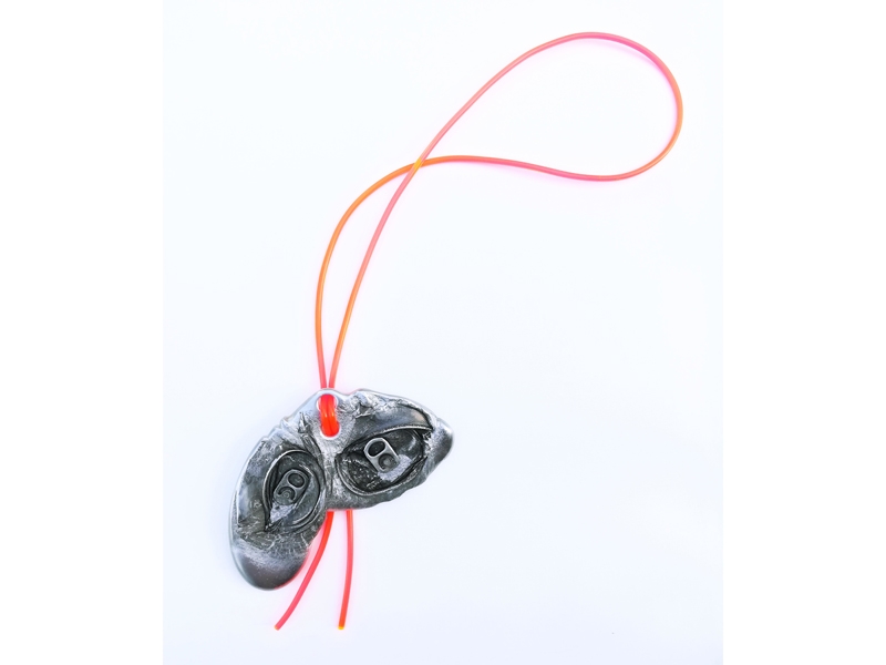 Corrina Goutos, Conjoined Cans, 2017, aluminum (recycled car rims), acrylic cable,
140 x 130 x 15 mm, photo courtesy of the artist Corrina Goutos