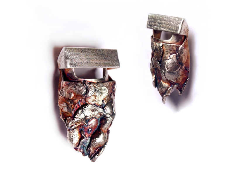 Corrina Goutos, Package Brooch 3, 2016, recycled silver, steel, patina,
50 x 30 x 20 mm, photo courtesy of the artist Corrina Goutos