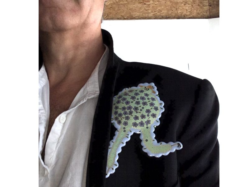 Aurélie Guillaume, Puff Puff, 2017, brooch, 110 x 122 x 14 mm, photo: artist Aurélie Guillaume, Puff Puff