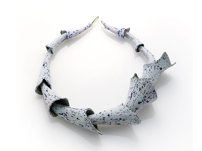 Heejoo KIm, Familiar or Unfamiliar Nature, 2019, necklace, enamel on copper, 600 x 75 x 40 mm, photo: Studio Munch Heejoo KIm, Familiar or Unfamiliar Nature