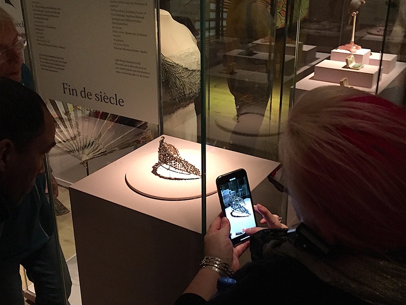 Exhibition view, Jewels!, 2019–2020, visitor aiming her phone at the diamonds of Maria Fyodorovna’s Fabergé Diadem, Hermitage Amsterdam, photo: Saskia Kolff Exhibition view, Jewels!, 2019–2020