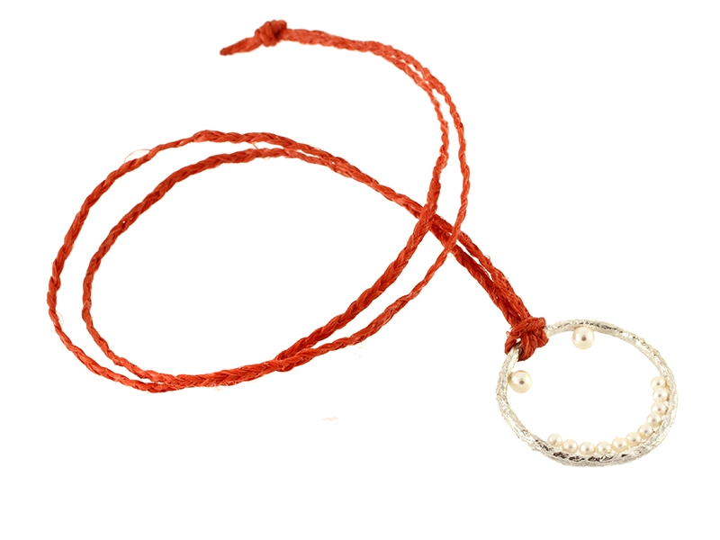 Kristy Bujanic, A Portrait, 2019, necklace, sterling silver, freshwater pearls, bailing twine, photo: Erica Bello Kristy Bujanic, A Portrait